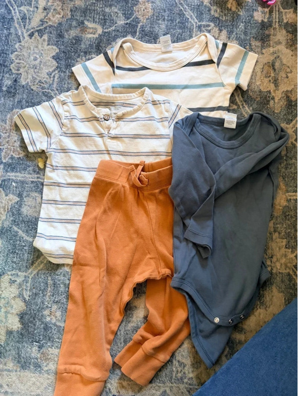 12-18 mo boys set of colored organics neutral